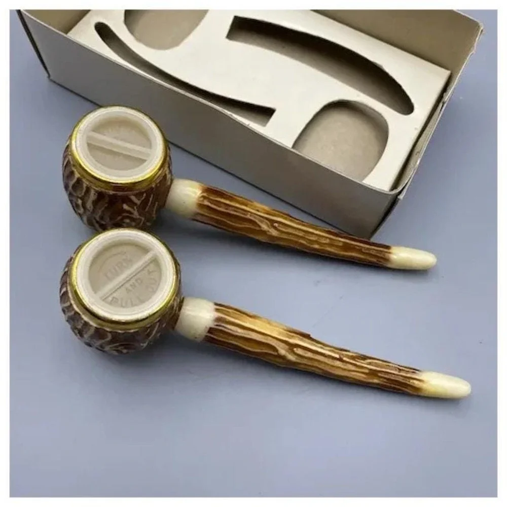 Vintage YELLOWSTONE PARK Simulated Stag Horn Salt‎ and Pepper Shaker Set